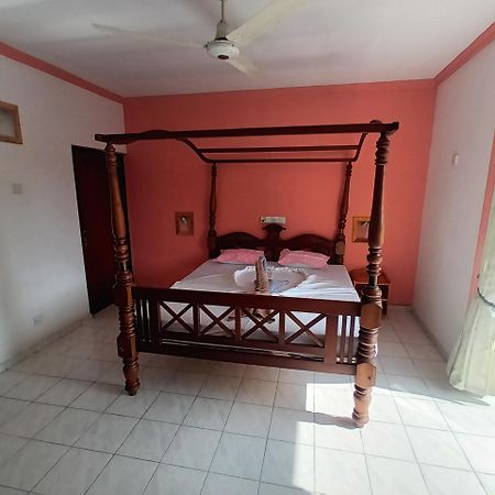 Blue Eyes Inn Унаватуна Екстериор снимка