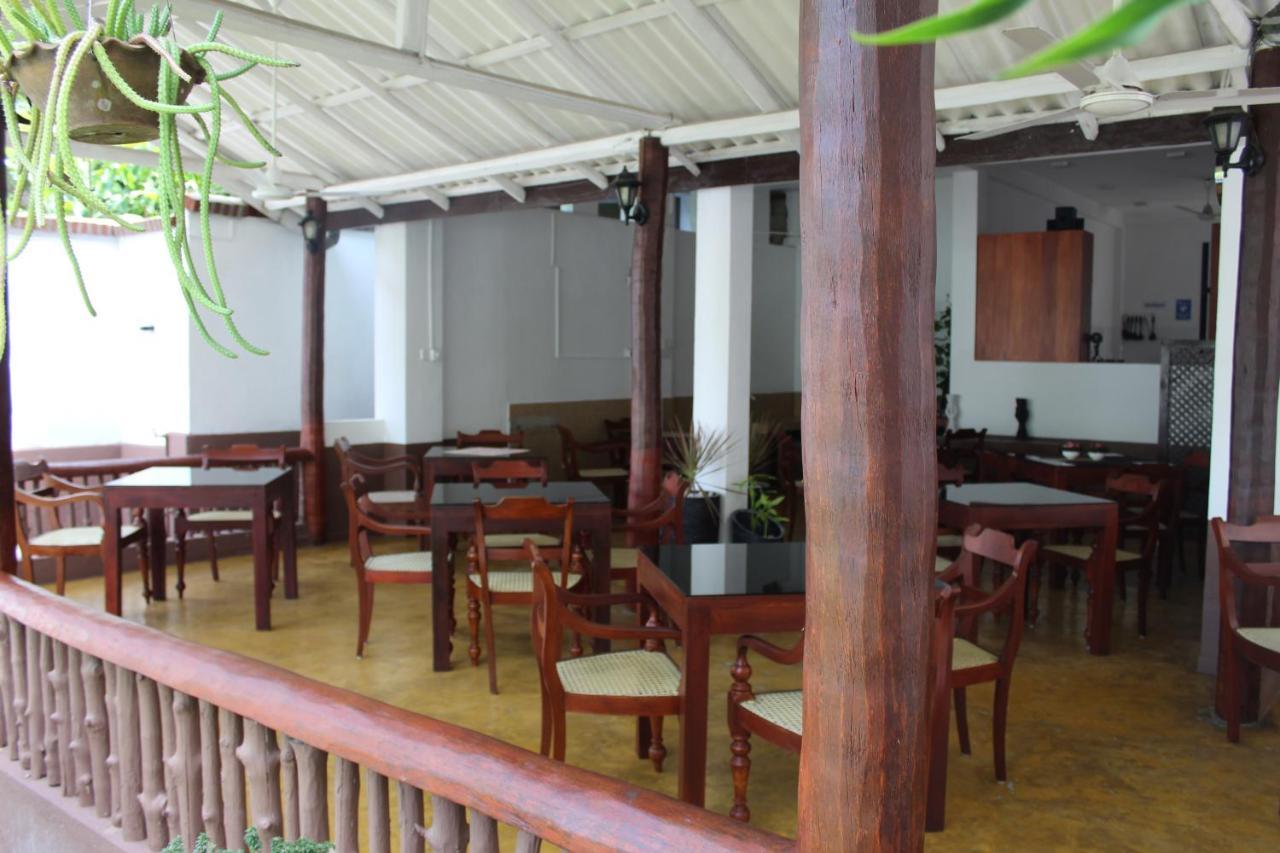 Blue Eyes Inn Унаватуна Екстериор снимка