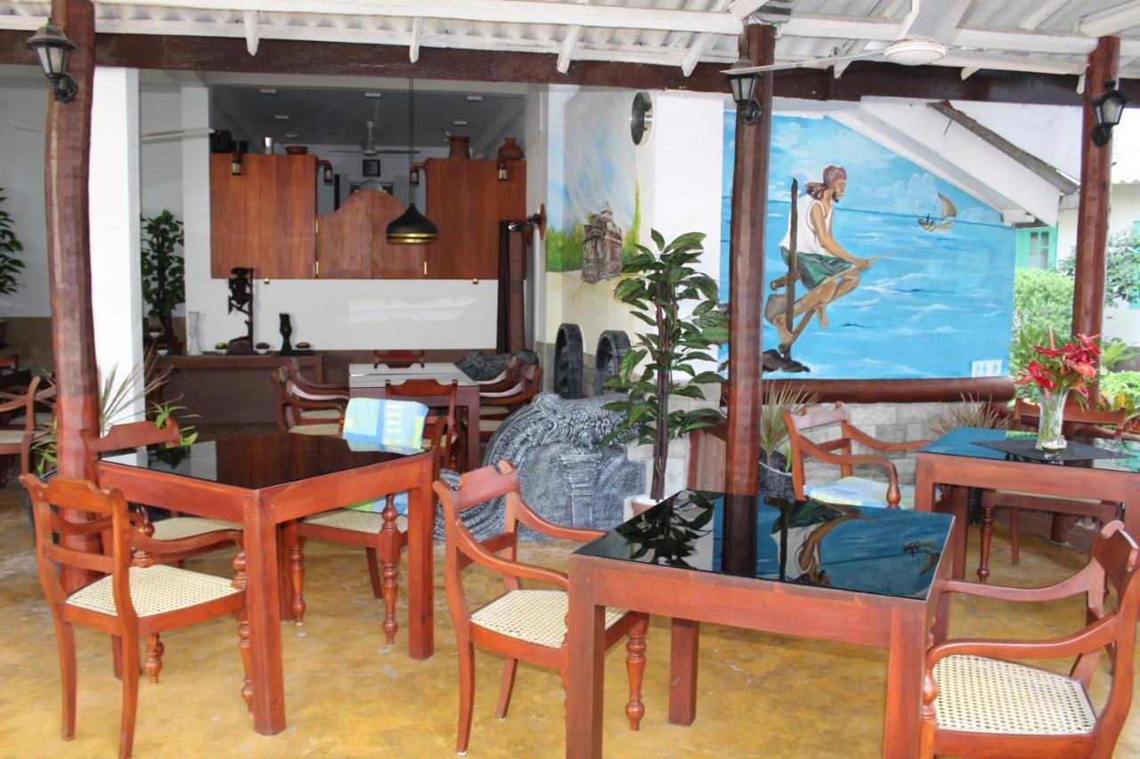 Blue Eyes Inn Унаватуна Екстериор снимка