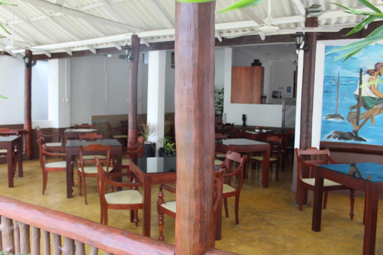 Blue Eyes Inn Унаватуна Екстериор снимка